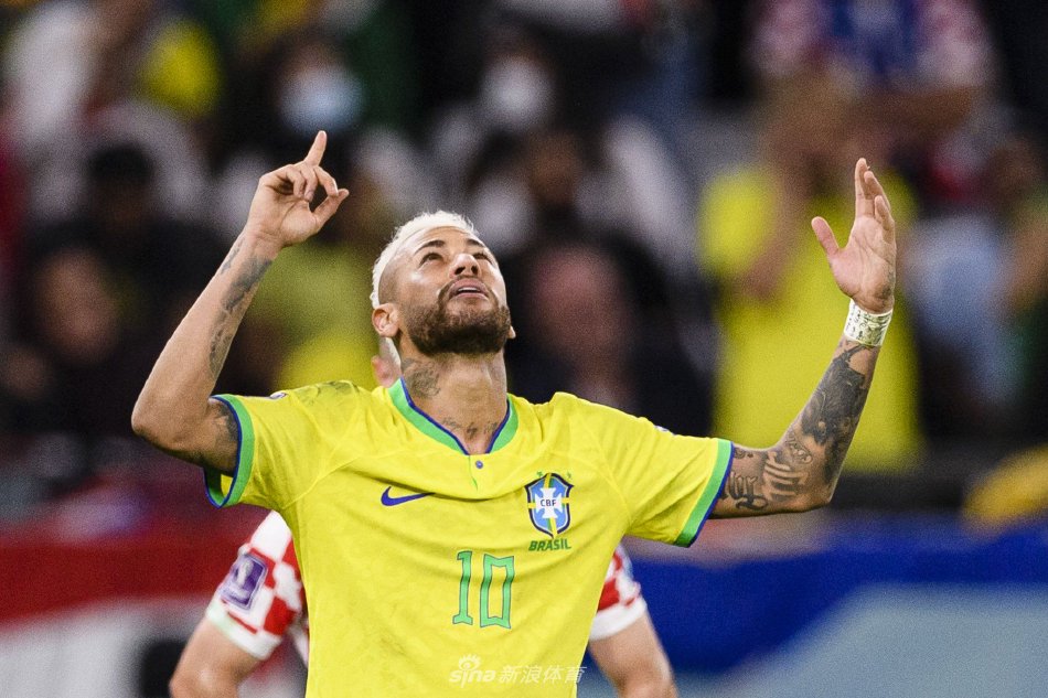 更彰显了球 更彰显了球