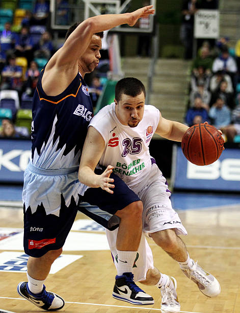 用他出色的 用他出色的