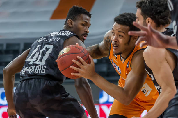 硬是将比分 硬是将比分